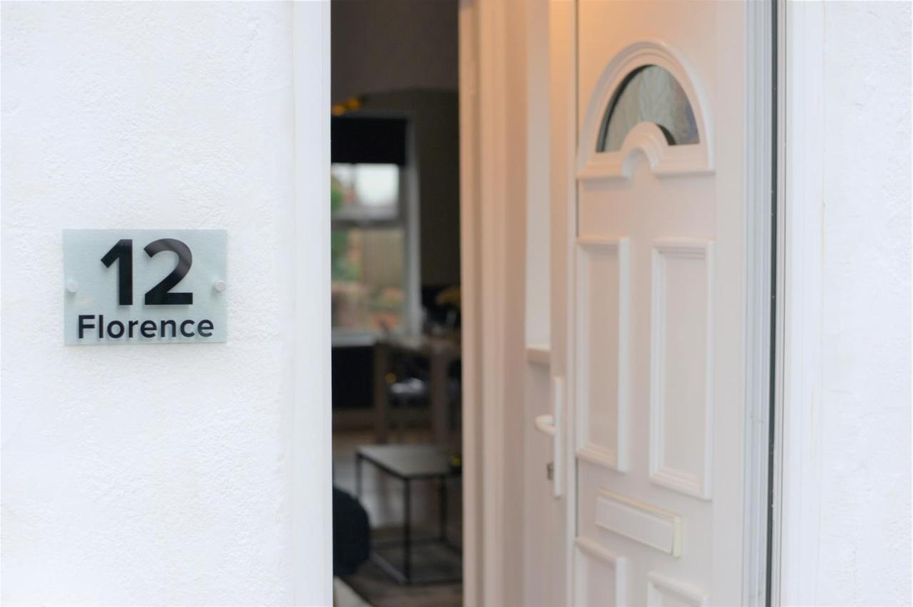 レクサム Florence Houseヴィラ エクステリア 写真
